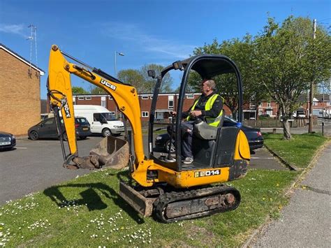 man and mini digger hire leicestershire|local mini digger hire.